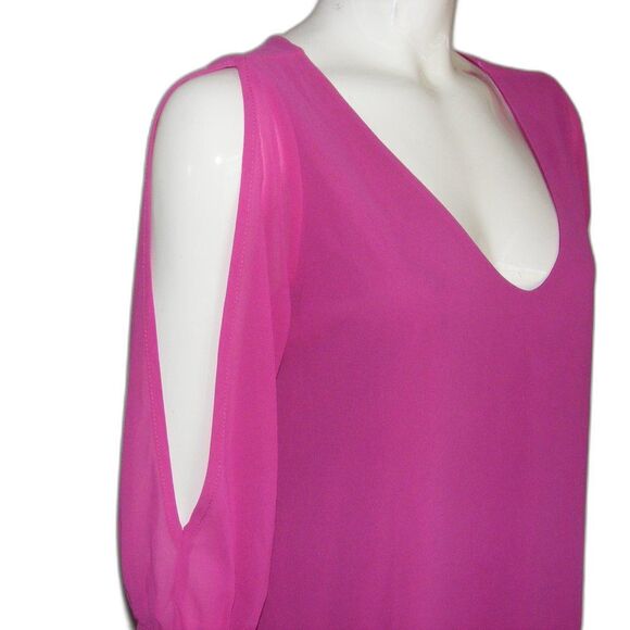 LULU'S Dress, M, Berry/Fuschia, Cold Shoulder, 3/4 sleeves, Mini/Short, V-neck - Picture 2 of 13